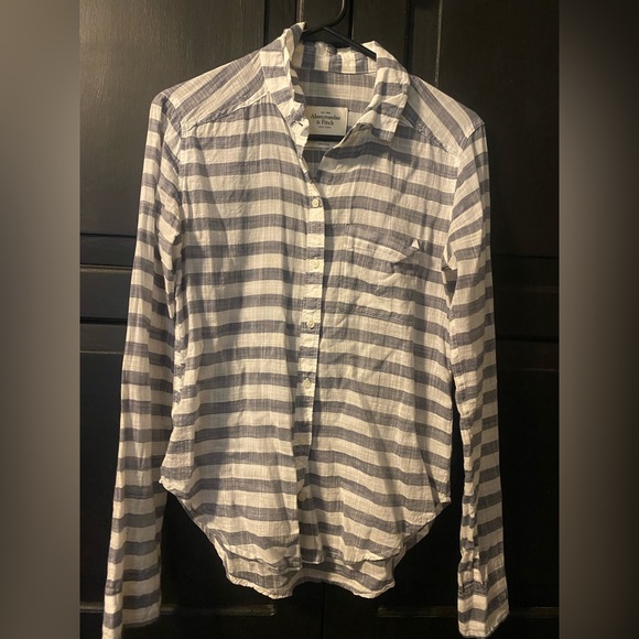Abercrombie & Fitch Tops - Abercrombie and Fitch womens xs grey and white striped shirt